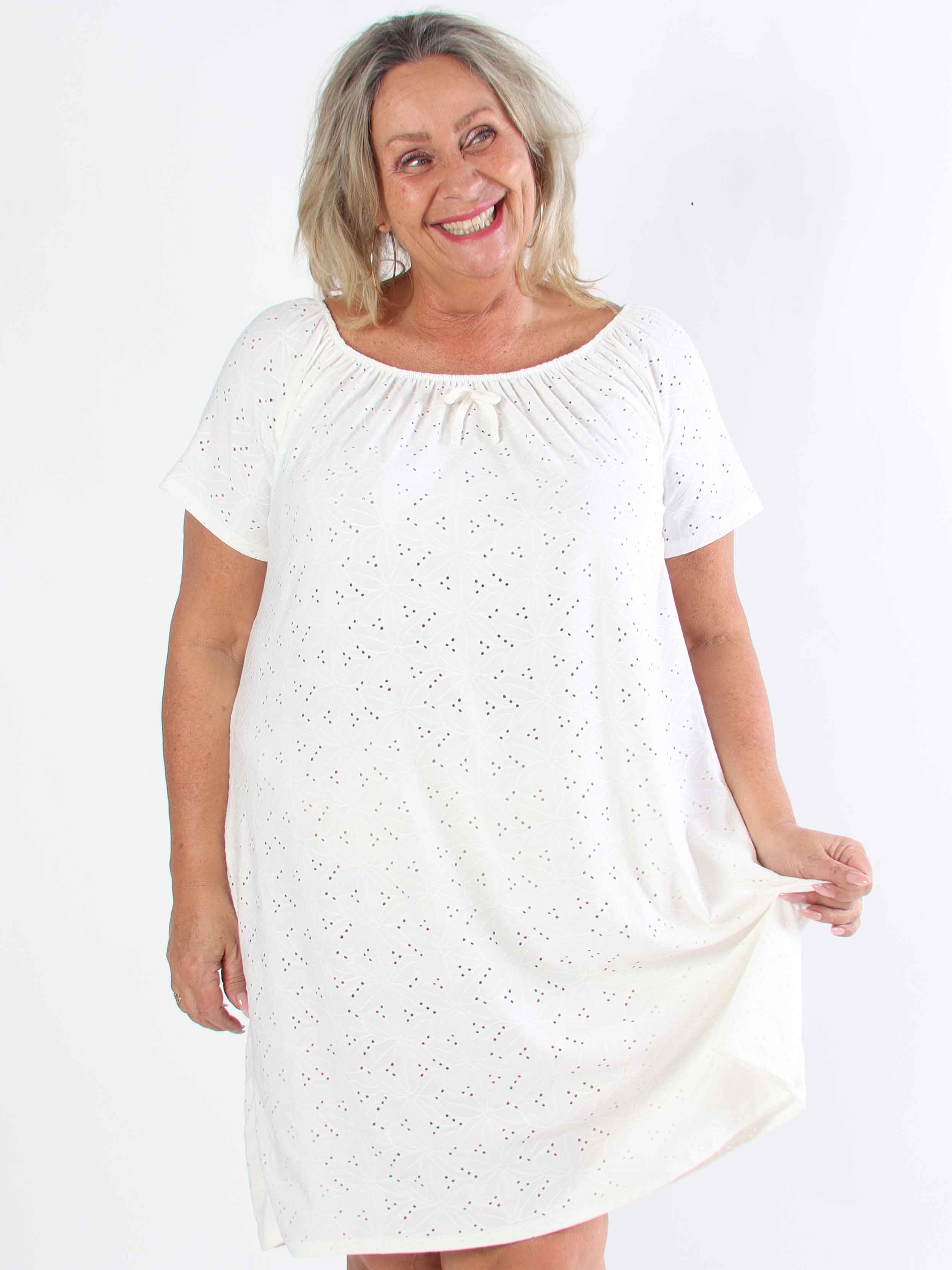 Aliz - Sød blød plus size kjole med broderie anglaise